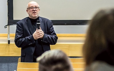 − Zacząłem rozmawiać z naszymi rodakami i ich historie zainspirowały mnie do stworzenia tego filmu – mówi Jerzy Szkamruk.