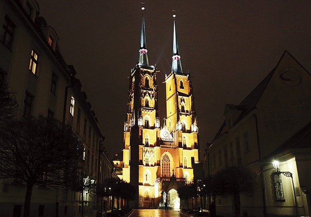 – My też wpisujemy się w odwieczny ciąg wydarzeń, przybywając tutaj, modląc się tu, przeżywając Eucharystię, korzystając z sakramentu pokuty i pojednania czy adorując Najświętszy Sakrament – zaznaczył ks. Cembrowicz.