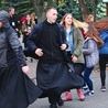 Młodzieży towarzyszyli duszpasterze.