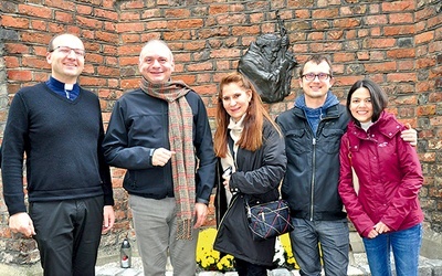 Od lewej: ks. Tadeusz Kumorek, o. Freddy Ramírez Bolaños, Clara Inés Morcillo de Grimaldos, Marek Szała i Amalia Gamboa Ramírez.