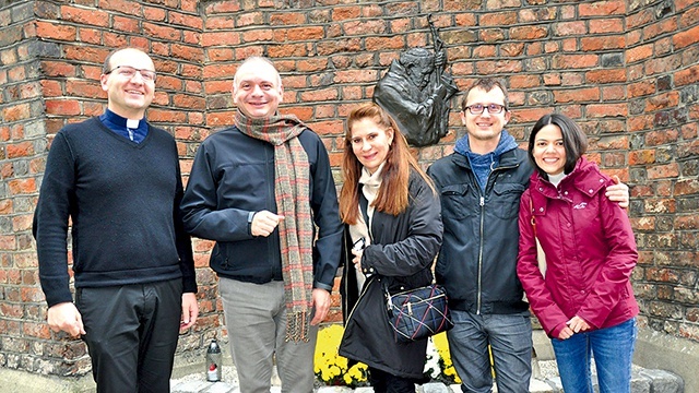 Od lewej: ks. Tadeusz Kumorek, o. Freddy Ramírez Bolaños, Clara Inés Morcillo de Grimaldos, Marek Szała i Amalia Gamboa Ramírez.