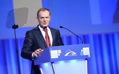 Donald Tusk stracił prawo jazdy. "Kara jest adekwatna, przyjąłem ją bez dyskusji"