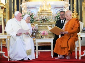 Franciszek i Somdej Phra Maha Muneewong 