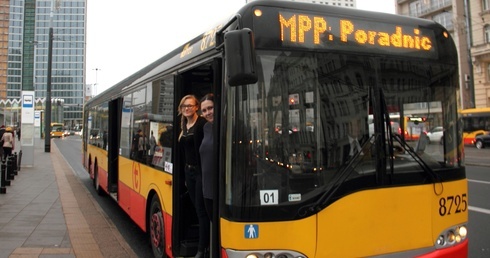 Streetworkerzy czekają na bezdomnych… w autobusie
