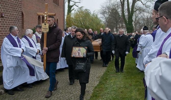 Kapłan ośmiu błogosławieństw. Pożegnanie ks. Piotra Neumanna