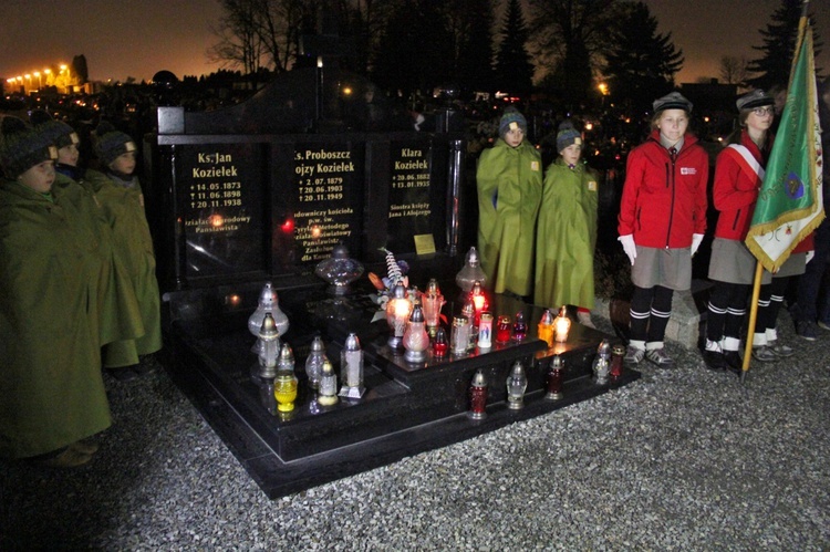 Drużyna ZHP z Knurowa przyjmuje imię druha księdza Alojzego Koziełka