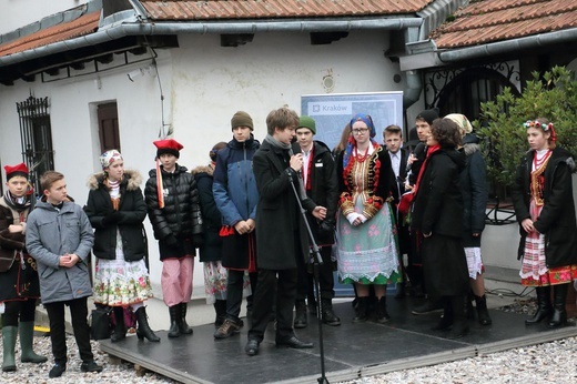 Osadzanie chochoła przed Rydlówką 2019