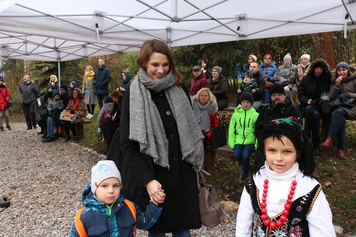 Osadzanie chochoła przed Rydlówką 2019