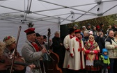 Osadzanie chochoła przed Rydlówką 2019