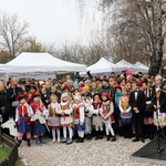 Osadzanie chochoła przed Rydlówką 2019