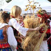 Kraków. Przed Rydlówką osadzono jubileuszowego chochoła