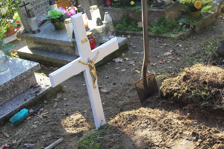 "Iskierka pamięci" na cmentarzu