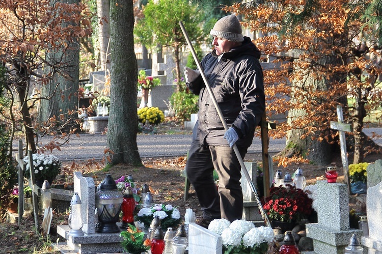 "Iskierka pamięci" na cmentarzu