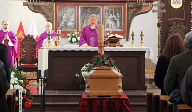 Msza św. pogrzebowa w intencji śp. Zbigniewa Jujki została odprawiona w bazylice Mariackiej w Gdańsku.