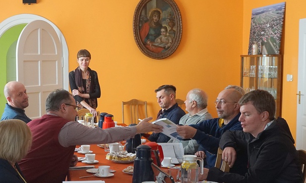 Konsultacje w sprawie wielkanocnych procesji konnych   