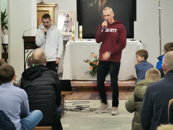 Muode Koty rapowały z ministrantami