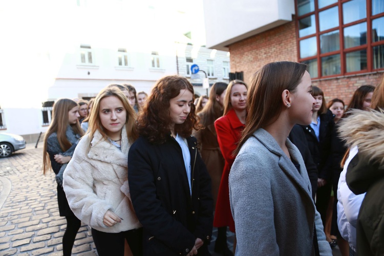 Przyrzeczenia młodzieży z KSM w tarnowskiej katedrze