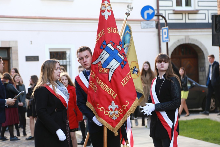 Przyrzeczenia młodzieży z KSM w tarnowskiej katedrze