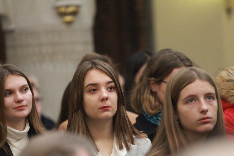 Przyrzeczenia młodzieży z KSM w tarnowskiej katedrze