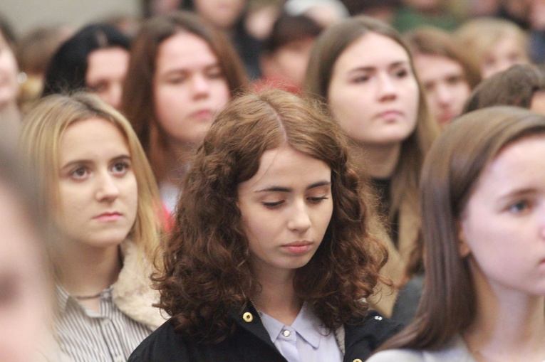 Przyrzeczenia młodzieży z KSM w tarnowskiej katedrze