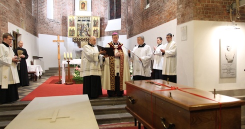 Sługa Boży ks. Zienkiewicz. Ekshumacja, kanoniczne rozpoznanie i przeniesienie doczesnych szczątków