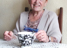 	Maria Popkiewicz-Ciesielska – emerytowany wykładowca akademicki (Instytut Psychologii UWr), zaangażowana we wspieranie narzeczonych, rodzin. Prowadzi gabinet psychoterapeutyczny. Książka „Kawa z psychologiem” to mnóstwo praktycznych porad i duża dawka pogody ducha.