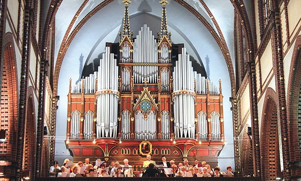 ▲	Organy w katedrze Świętych Piotra i Pawła w Gliwicach. 
