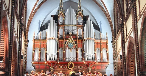 ▲	Organy w katedrze Świętych Piotra i Pawła w Gliwicach. 