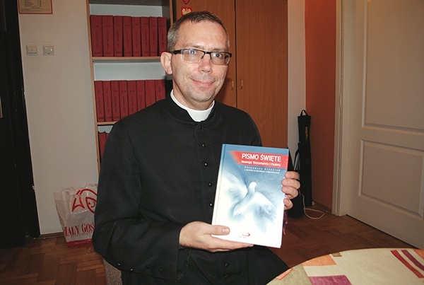 Ks. dr Paweł Lasek zachęca do częstego sięgania po natchnione teksty.