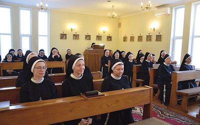 Siostra Katarzyna Victoria Kwiatkowska (w środku) pokieruje zakonem rewerzanek sandomierskich.