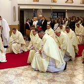 ▲	Członkowie stowarzyszeń uczestniczyli we Mszy św. 