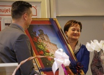 Gratulacje, życzenia i upominki w imieniu WODN odbierała dyrektor placówki Anna Stefaniak.