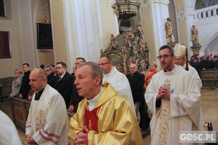 Ołtarz główny w sanktuarium Matki Bożej Jutrzenki Nadziei odnowiony