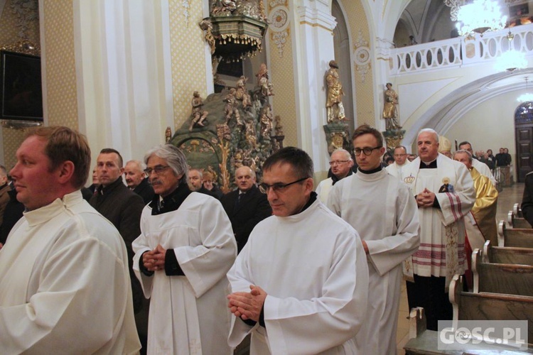 Ołtarz główny w sanktuarium Matki Bożej Jutrzenki Nadziei odnowiony