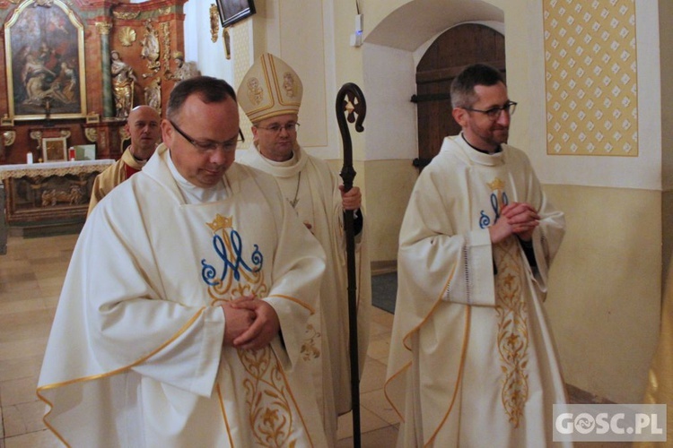 Ołtarz główny w sanktuarium Matki Bożej Jutrzenki Nadziei odnowiony