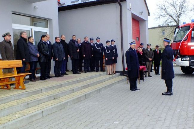 Zdziechowice. Przekazanie wozu strażackiego