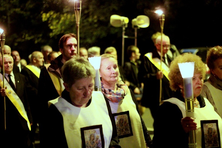 Bractwo szkaplerzne w par. Matki Bożej na Burku.