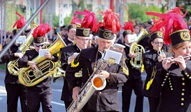 Orkiestra dęta nieraz łączy siły z Żeńską Orkiestrą Salonową.