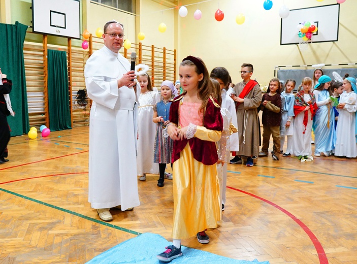 Bal świętych w Woli Rzędzińskiej