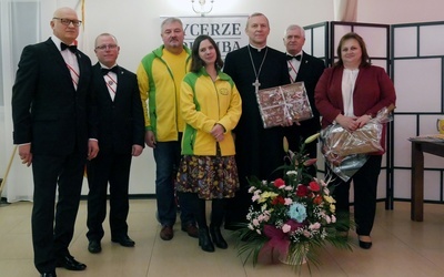 Honorowym gościem balu był bp Piotr Turzyński.
