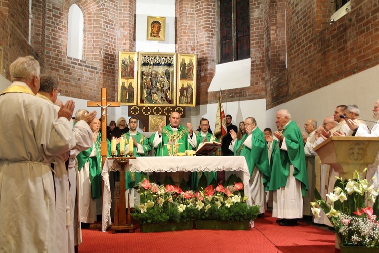 Poświęcenie sarkofagu Sługi Bożego ks. Aleksandra Zienkiewicza