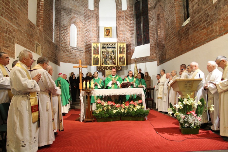 Poświęcenie sarkofagu Sługi Bożego ks. Aleksandra Zienkiewicza