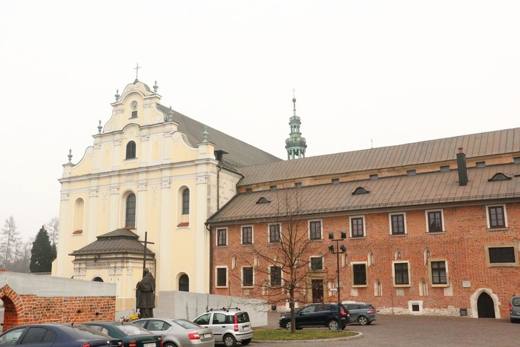 Odnowione malowidła ścienne w opactwie mogilskim