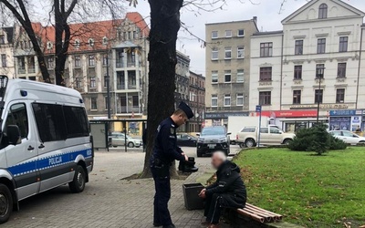 Katowice. Wzruszający gest policjanta