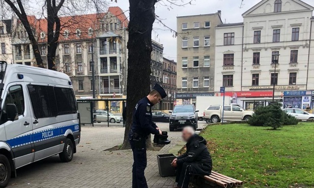 Katowice. Wzruszający gest policjanta