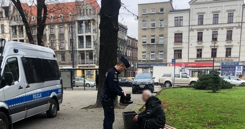 Katowice. Wzruszający gest policjanta