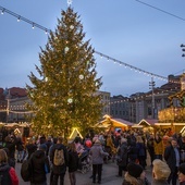 Katowice. Iluminacja choinki na rynku uruchomiona