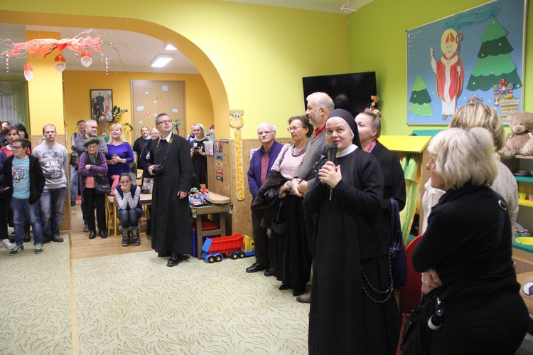 Tarnów. Pielgrzymka filipinów do józefitek