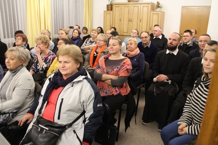 Tarnów. Pielgrzymka filipinów do józefitek