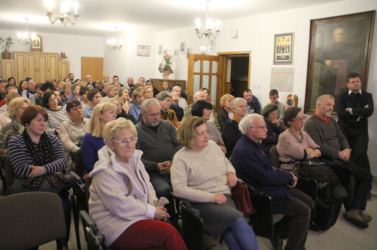 Tarnów. Pielgrzymka filipinów do józefitek